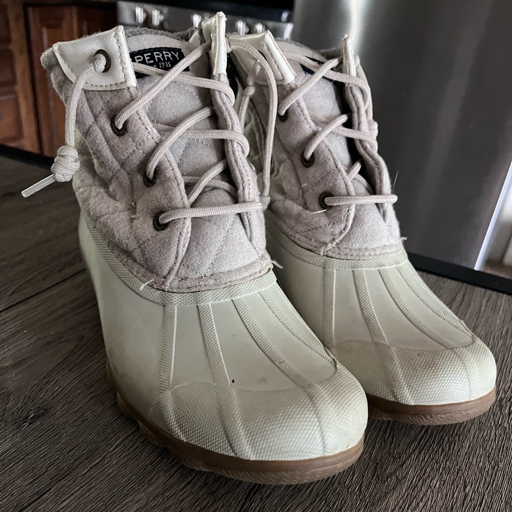 Sperry Women's Cream Lace-Up Winter Boots